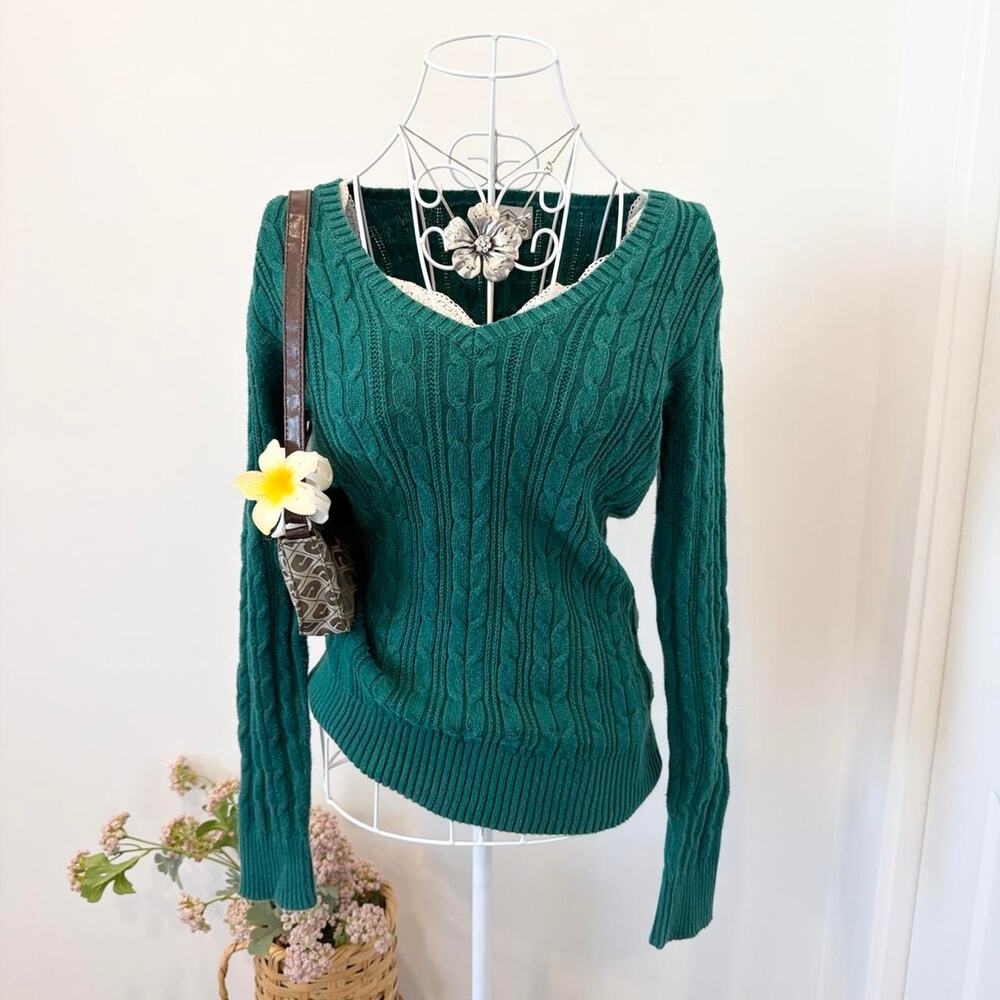 The cutest vintage y2k green fitted long sleeve v neck cable knit sweater top
